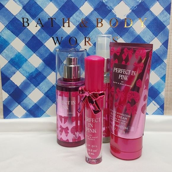 BATH & BODY WORKS 4-PIECE 'PERFECT IN PINK' LIP OIL & BODY SHIMMER GIFT SET - Picture 4 of 14